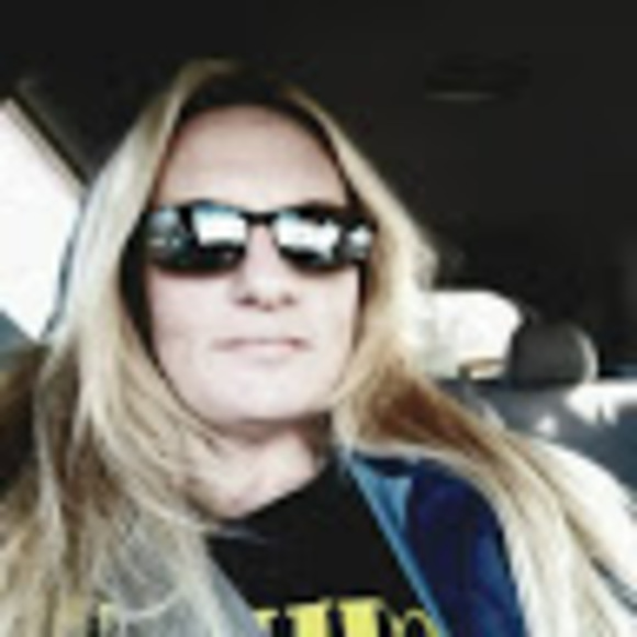 Meet your Posher, Danielle - Picture 1 of 1